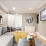 Private 2 Bed Cosy Home By Royal Palace